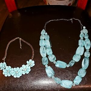 Elegant Turquoise colored Necklace Set! BEAUTIFUL, Great Condition